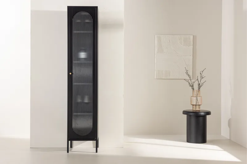 Cali Smalt Vitrinskåp 35 cm djup 37 cm bred 180 cm hög Mörkt Stål - Svart - Products - Förvaring - Skåp - Vitrinskåp