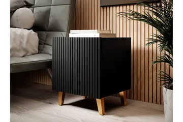 Juniskär Sängbord Fyrkantig Svart|Guld - Products - Möbler - Bord & matgrupp - Avlastningsbord & sidobord - Sängbord & nattduksbord