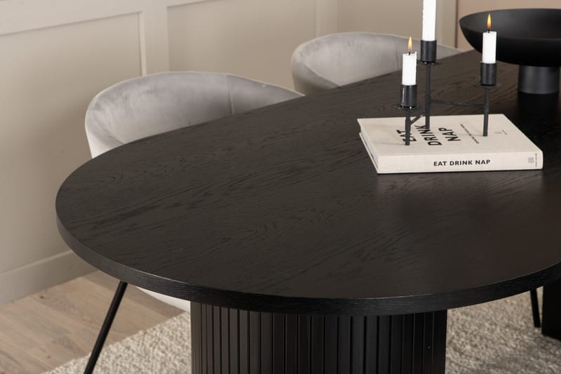 Bianca Matgrupp 200 cm Oval med 4 Berit stolar - Svart - Products - Möbler - Bord & matgrupp - Matgrupp