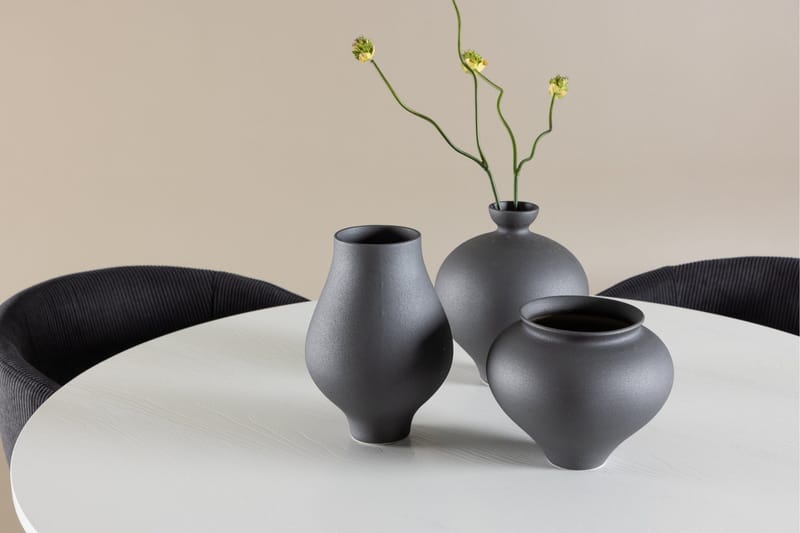 Härön Matgrupp 110 cm Rund med 4 Berit stolar - Vit/Svart - Products - Möbler - Bord & matgrupp - Matgrupp