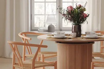 Kopparbo Ljust Runt Matbord 106 cm Förlängningsbart med illäggsskiva - Vitlaserat Ek / Trä - Products - Möbler - Bord & matgrupp - Matbord & köksbord