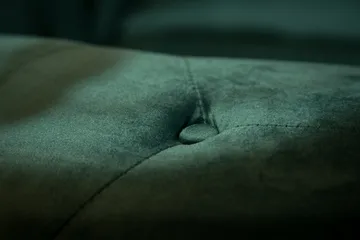 Chesterfield Lyx 2-sits Liten sammetssoffa - Djup soffa 160 cm bred - Mörkgrön - Products - Möbler - Soffa - Sammetssoffa