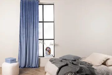 Mary Gardin 135x250 cm - Blå - Products - Textil & mattor - Gardiner - Gardinlängder - Kanallängd