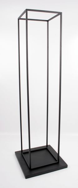 Elfde zwart houten standaard hoogte 115 cm