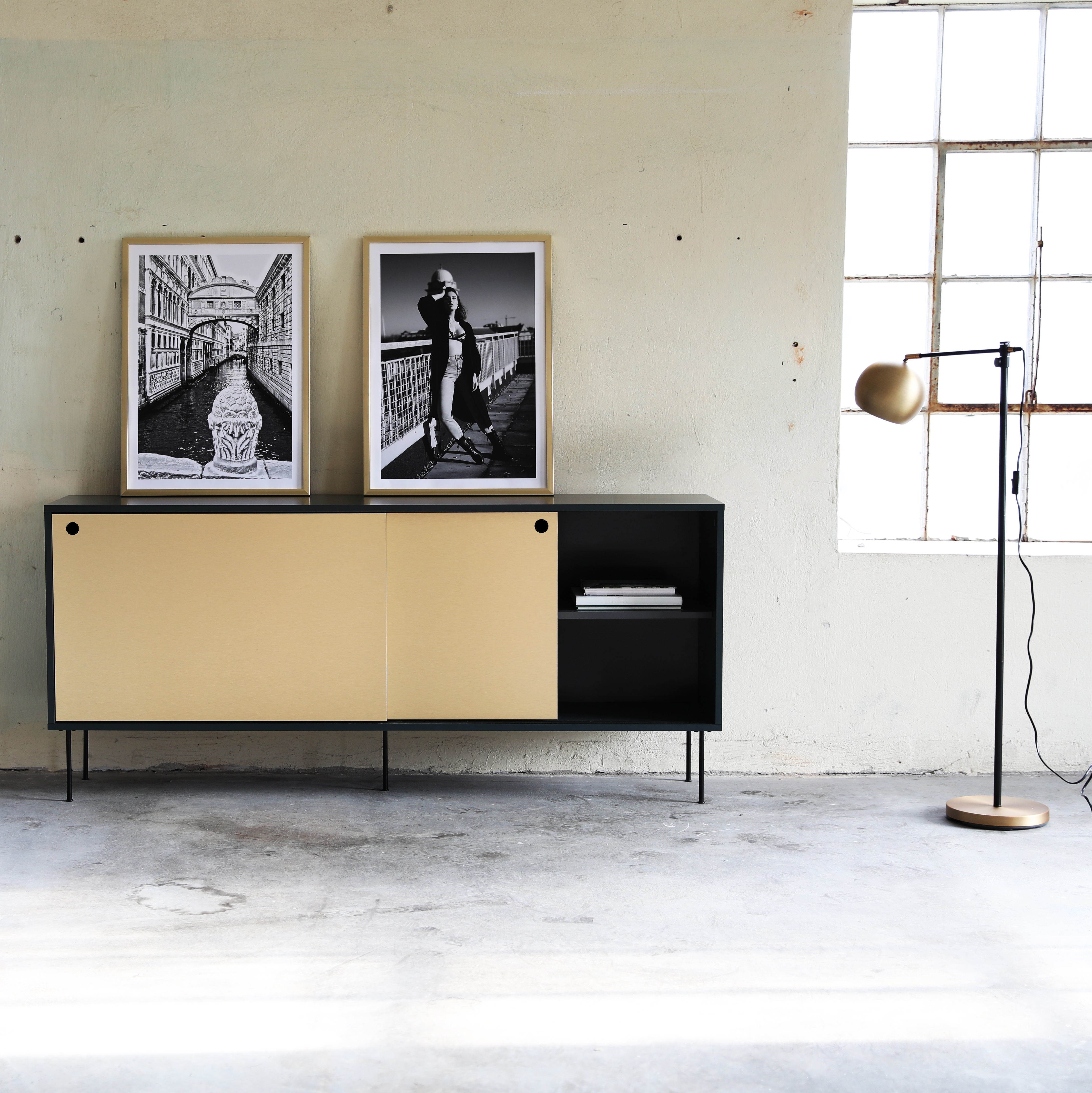 Volume sideboard i mässing 178 cm Volume sideboard i mässing 178 cm