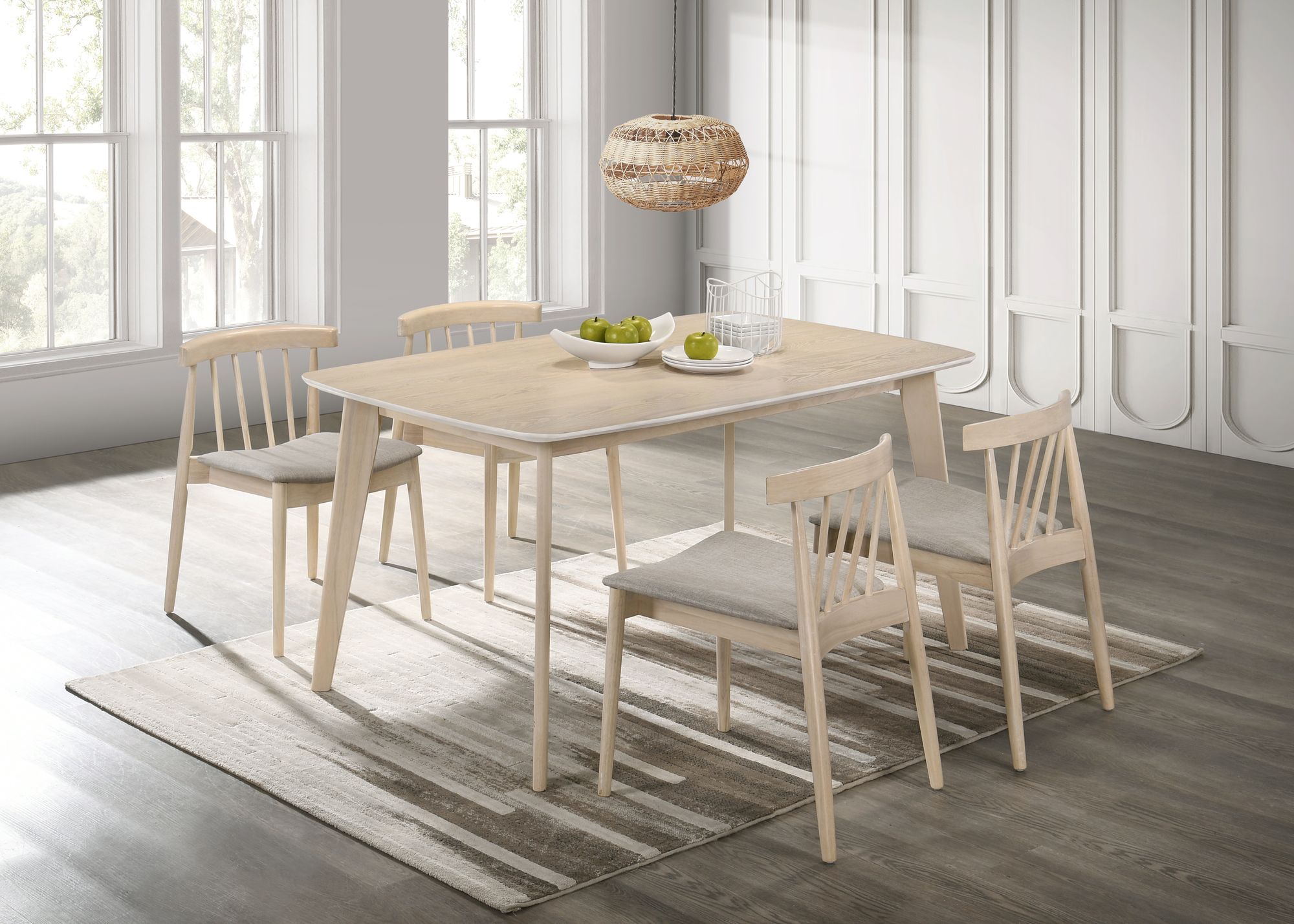 Florence matgrupp i whitewash; rektangulärt matbord 150 x 90 cm med 4 st Florence stolar Florence matgrupp i whitewash; rektangulärt matbord 150 x 90 cm med 4 st Florence stolar