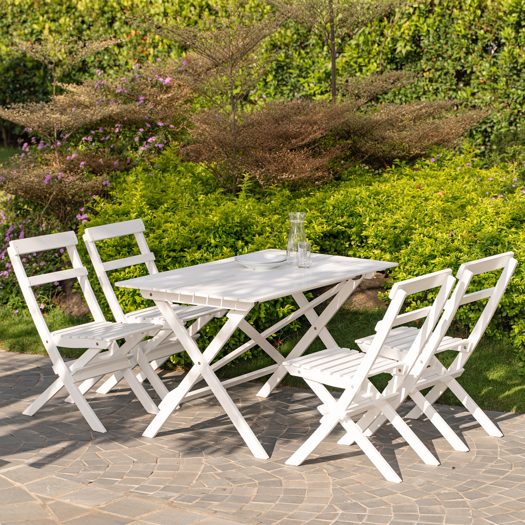 Knohult klassisk vit utegrupp: 4 st stolar med bord