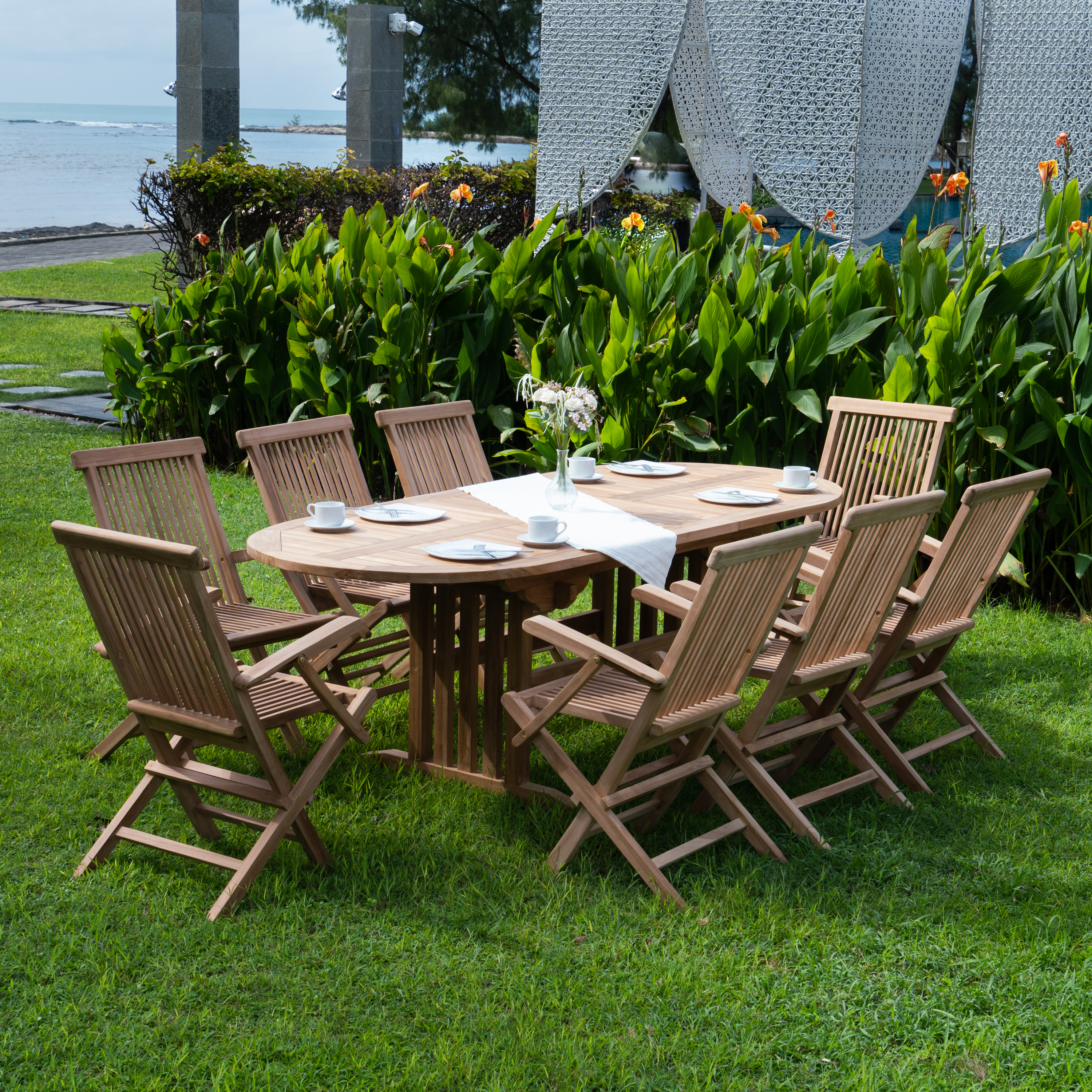 Utegrupp; matbord med 8 stycken karmstolar - Saltö Utegrupp; matbord med 8 stycken karmstolar - Saltö