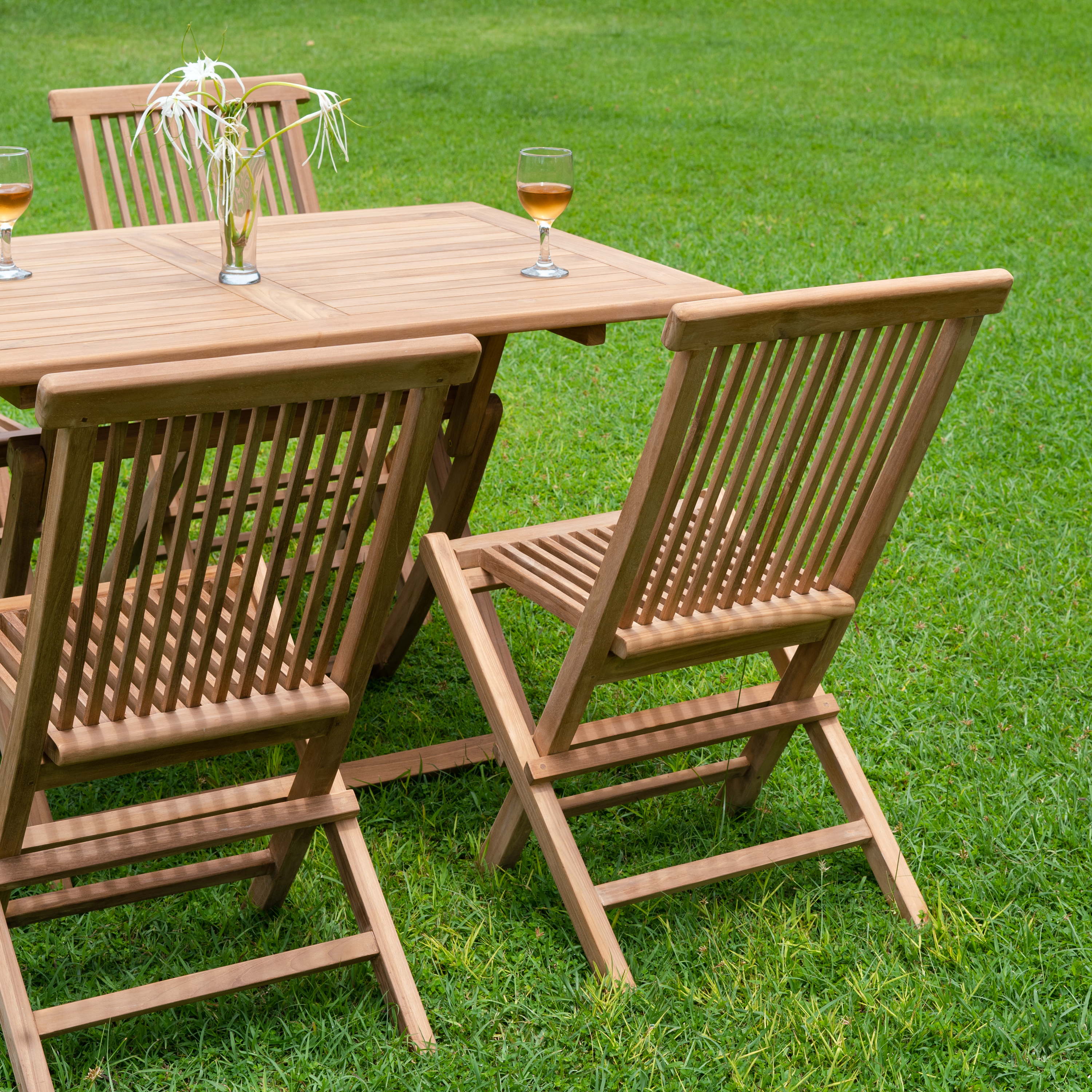 Utegrupp i teak; bord med 4 st stolar - Saltö + Träolja för möbler Utegrupp i teak; bord med 4 st stolar - Saltö + Träolja för möbler