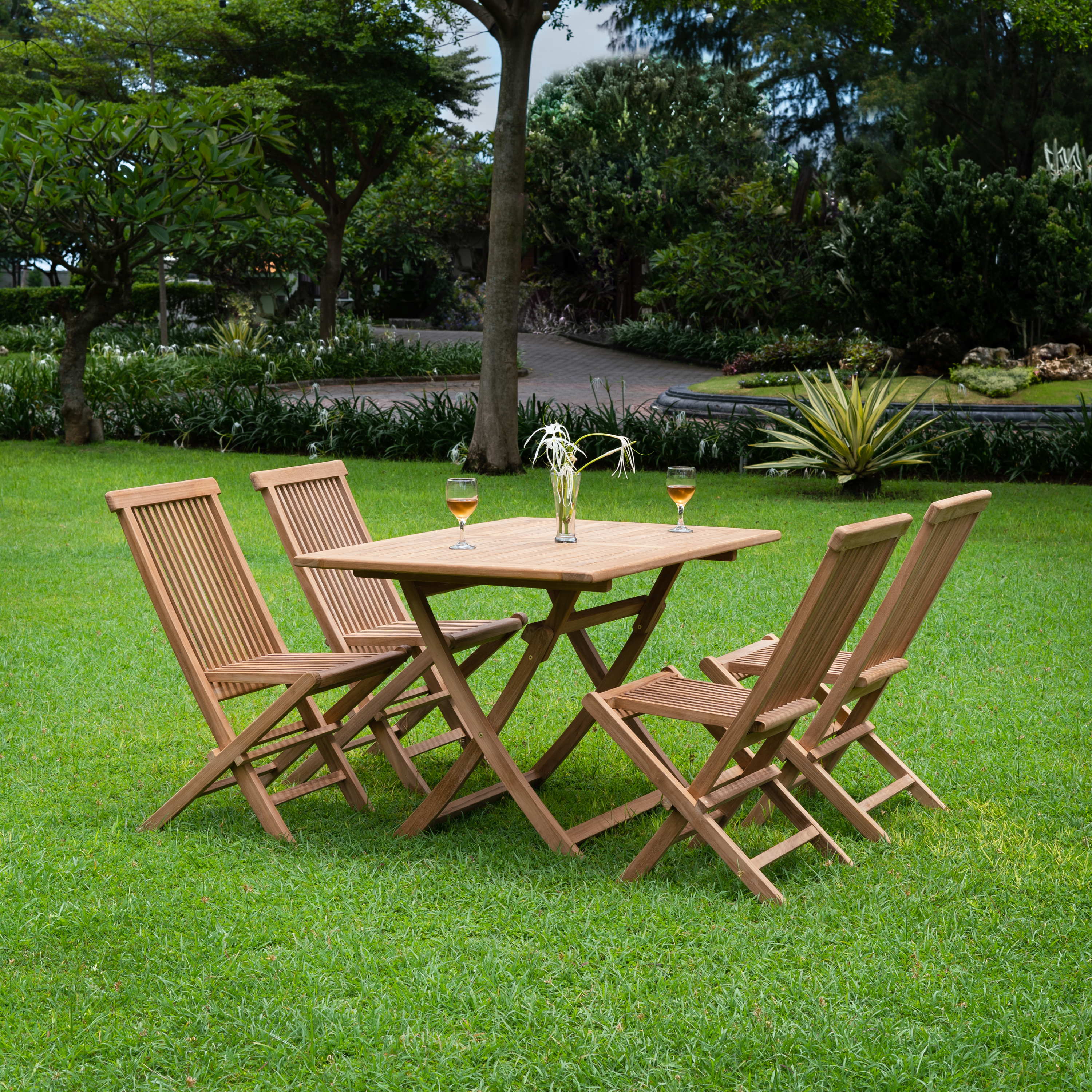 Utegrupp i teak; bord med 4 st stolar - Saltö + Träolja för möbler Utegrupp i teak; bord med 4 st stolar - Saltö + Träolja för möbler