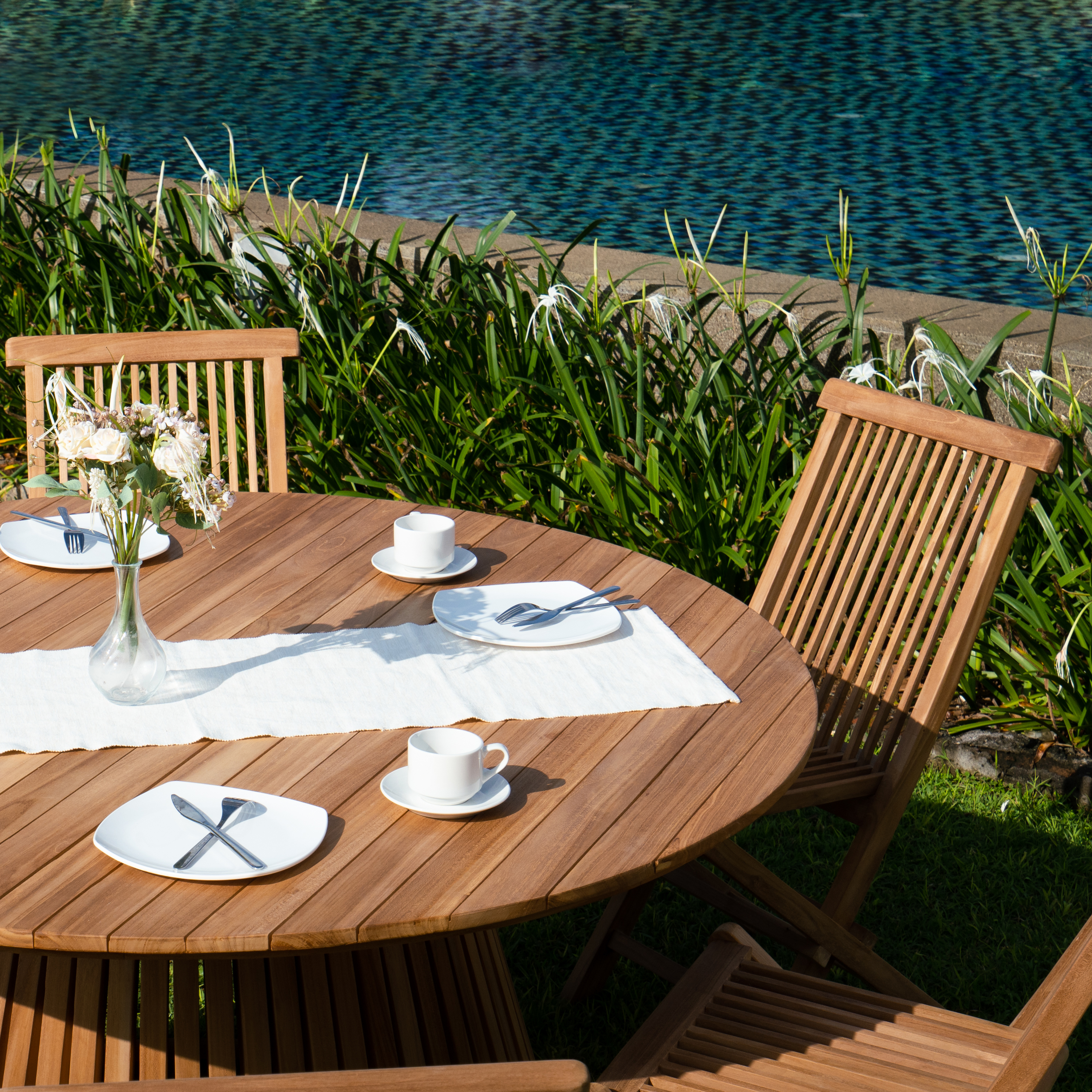 Salt utematgrupp runt 150 cm bord med 6 st matstolar - Teak