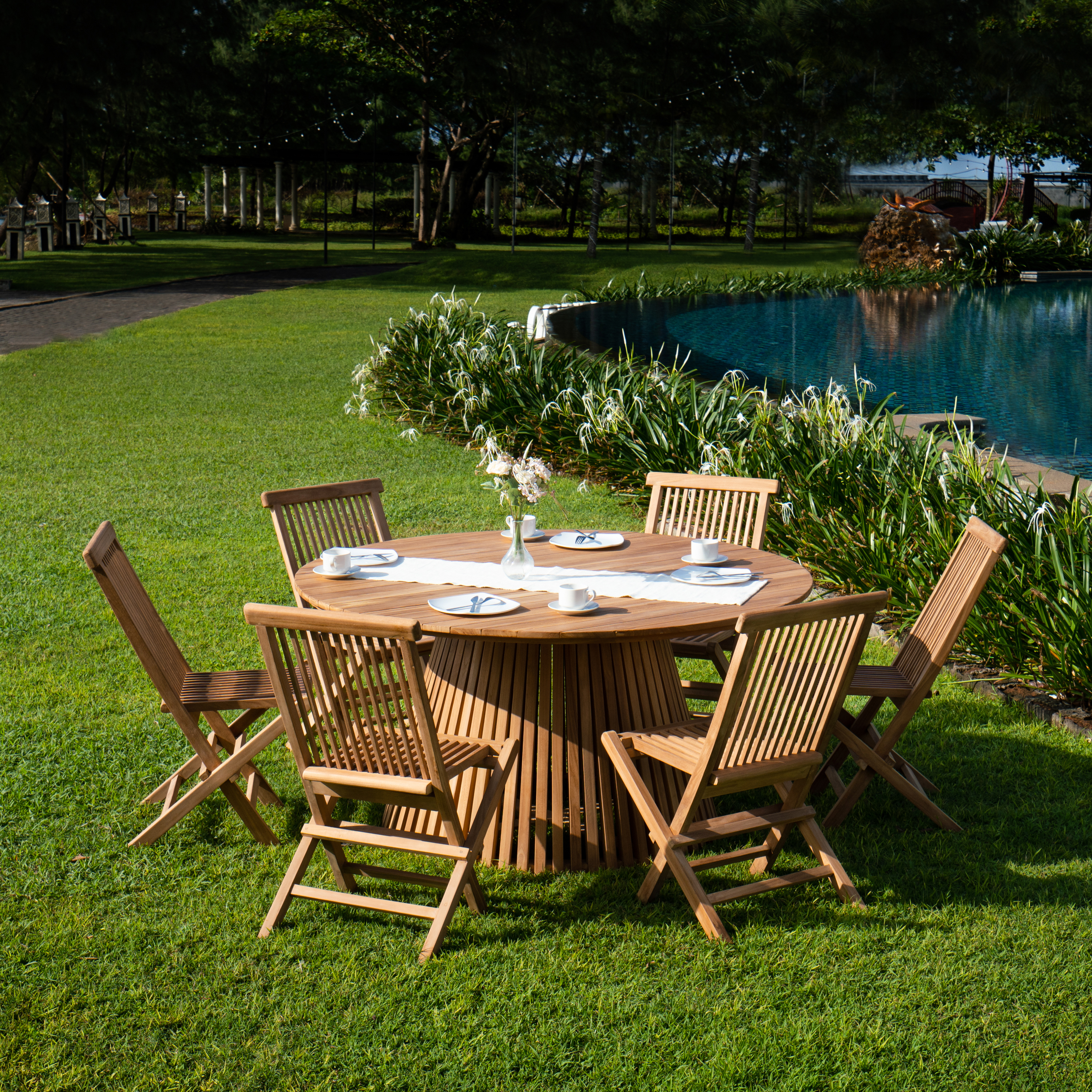 Salt utematgrupp runt 150 cm bord med 6 st matstolar - Teak