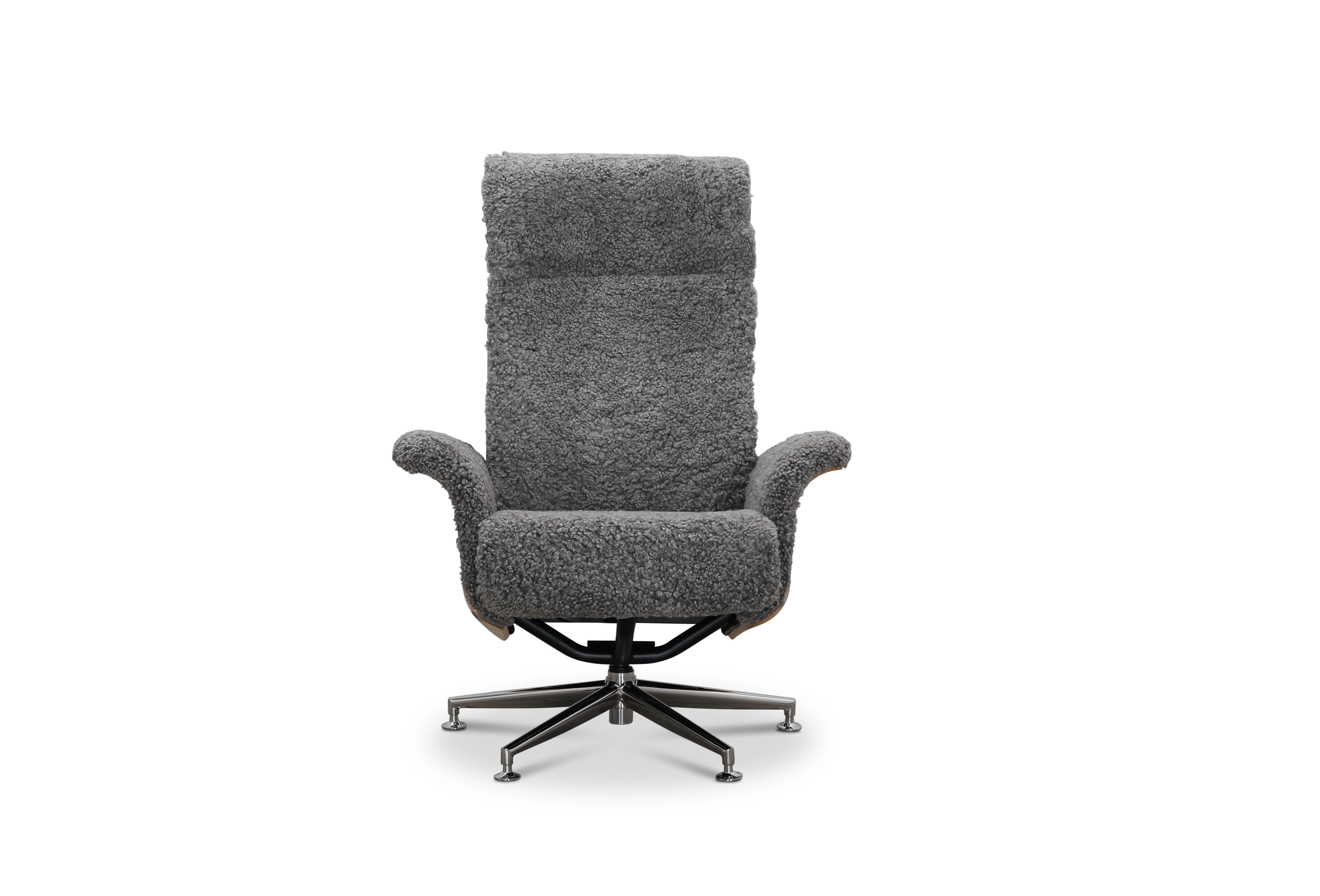 Reclinerfåtölj med fotpall i äkta fårskinn ek/grafitgrå - Ulla + Möbeltassar Reclinerfåtölj med fotpall i äkta fårskinn ek/grafitgrå - Ulla + Möbeltassar