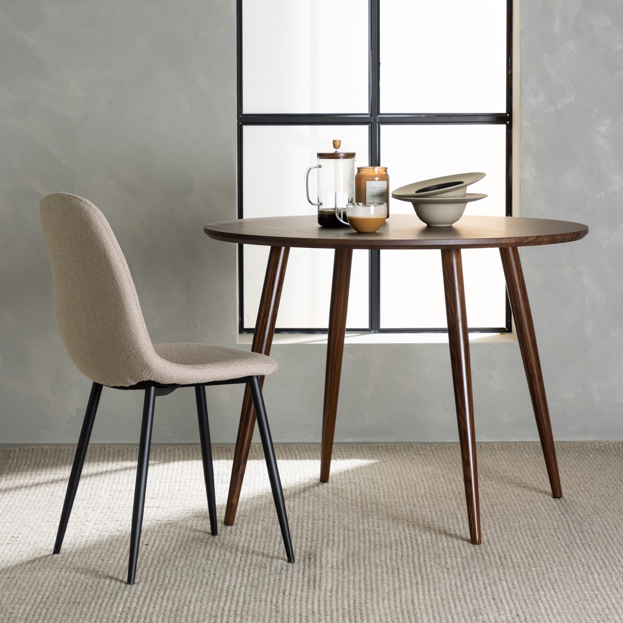 Sanford runt matbord i valn�t  �100 cm