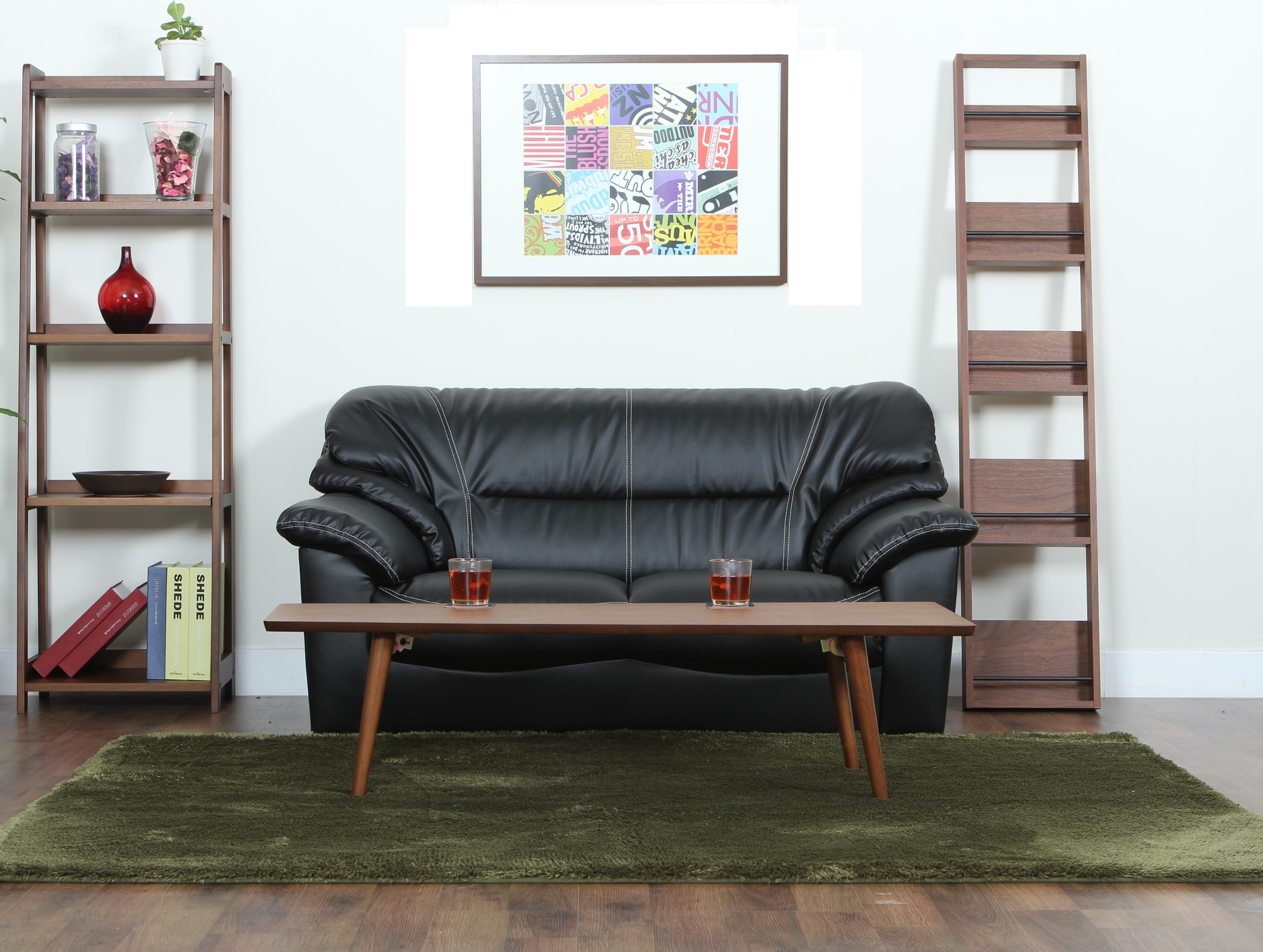 Dominic soffa 2-sits - Svart konstl�der + Reng�ring f�r m�bler