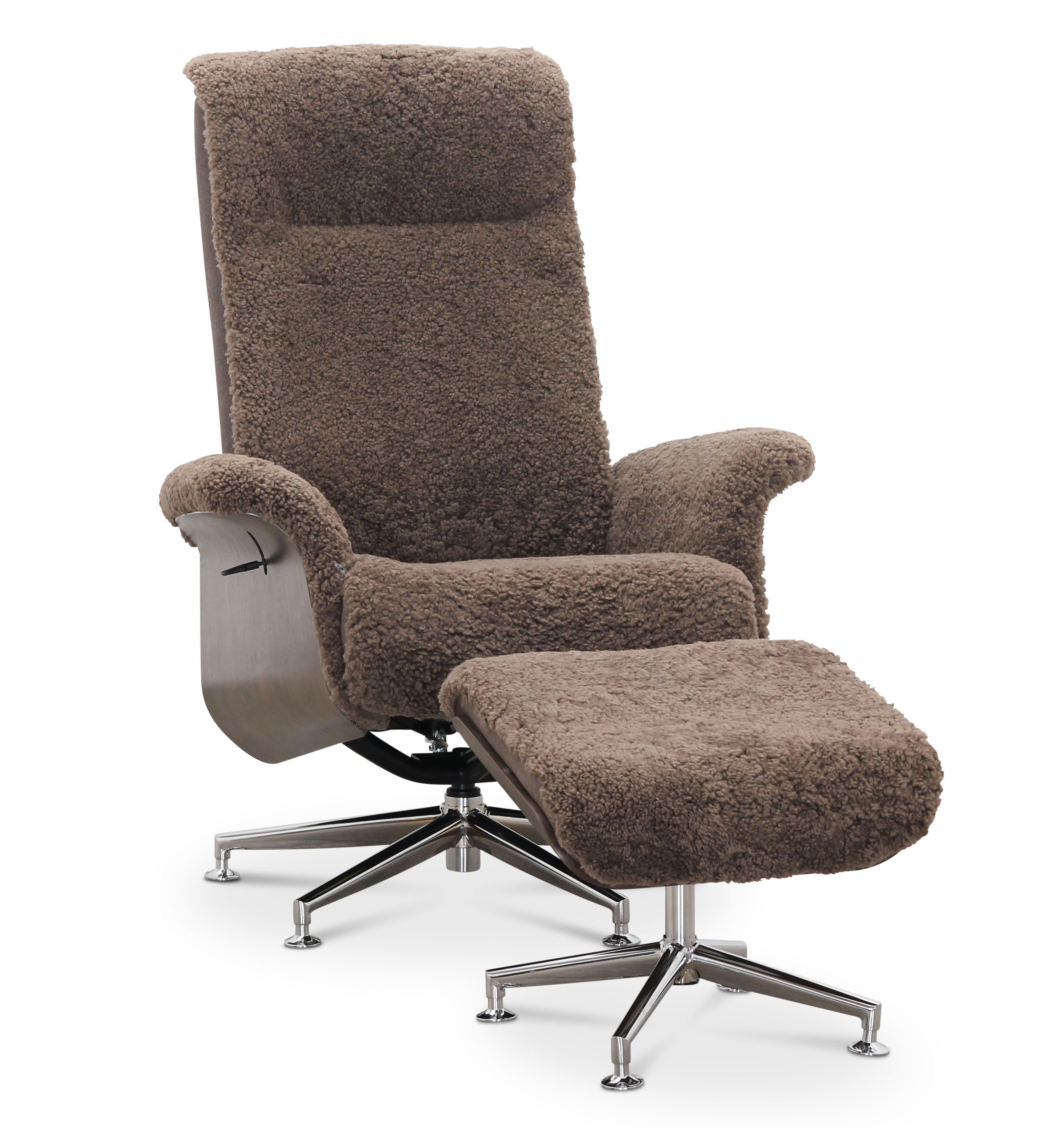 Fårskinnsfåtölj med fotpall - ek/brun - Ulla + Möbeltassar Fårskinnsfåtölj med fotpall - ek/brun - Ulla + Möbeltassar