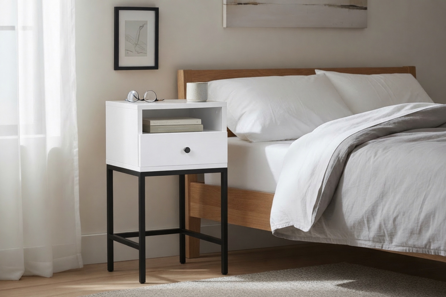 Sängbord Brooklyn vitmålad - 35x28x70 cm Sängbord Brooklyn vitmålad - 35x28x70 cm