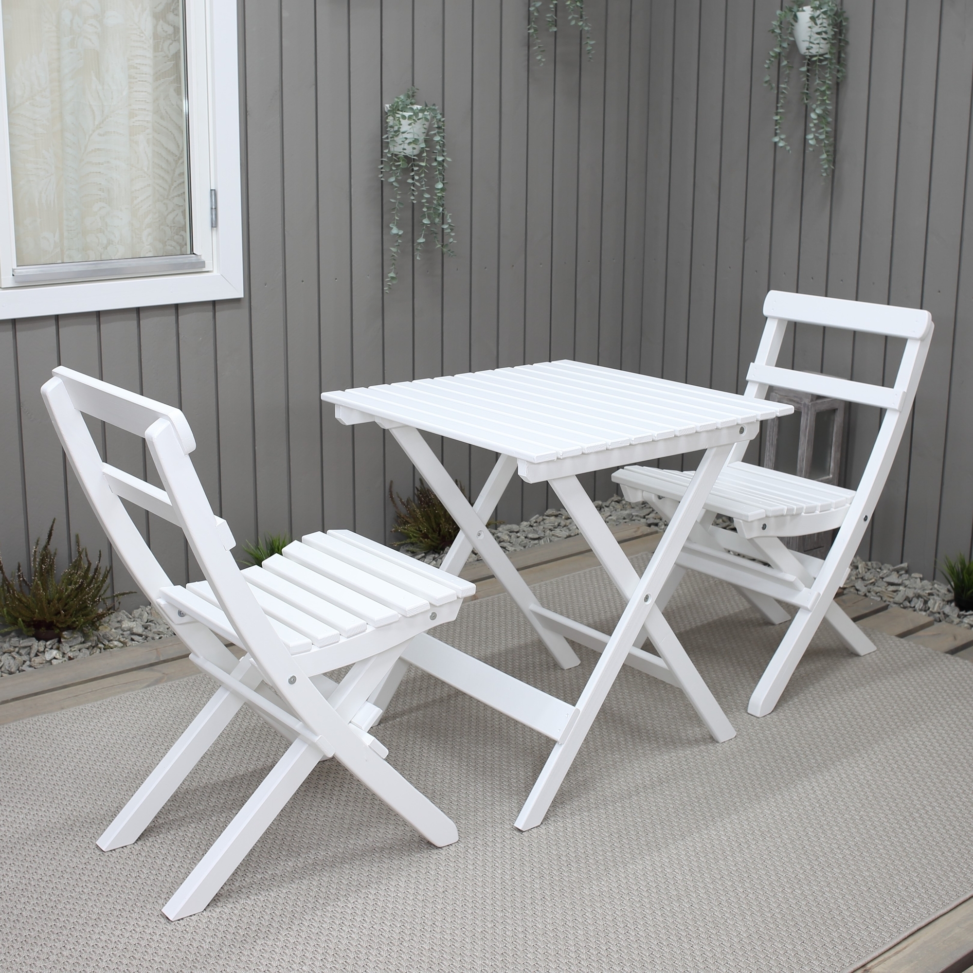 Wilma utegrupp bord 65 x 65 cm inkl 2 st Knohult stolar - Vit Wilma utegrupp bord 65 x 65 cm inkl 2 st Knohult stolar - Vit