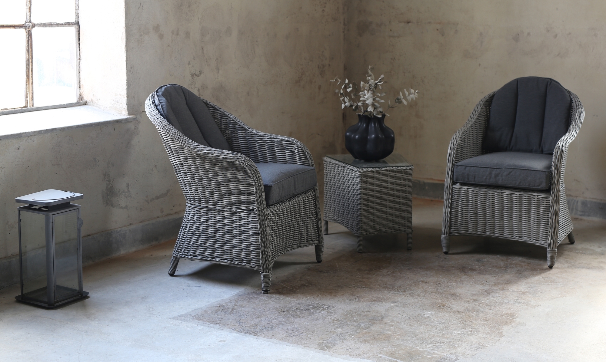 Solhaga utembelset 2 ftljer med bord - Gr konstrotting