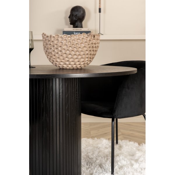 Bianca Matgrupp runt svart matbord med 4 st Berit svart stolar Bianca Matgrupp runt svart matbord med 4 st Berit svart stolar