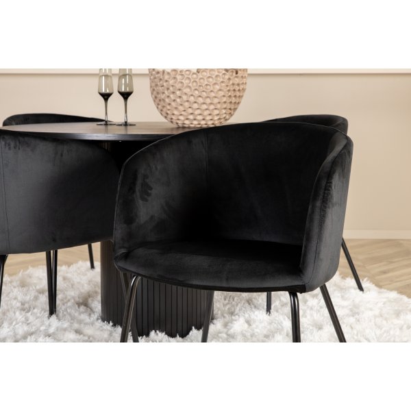 Bianca Matgrupp runt svart matbord med 4 st Berit svart stolar Bianca Matgrupp runt svart matbord med 4 st Berit svart stolar