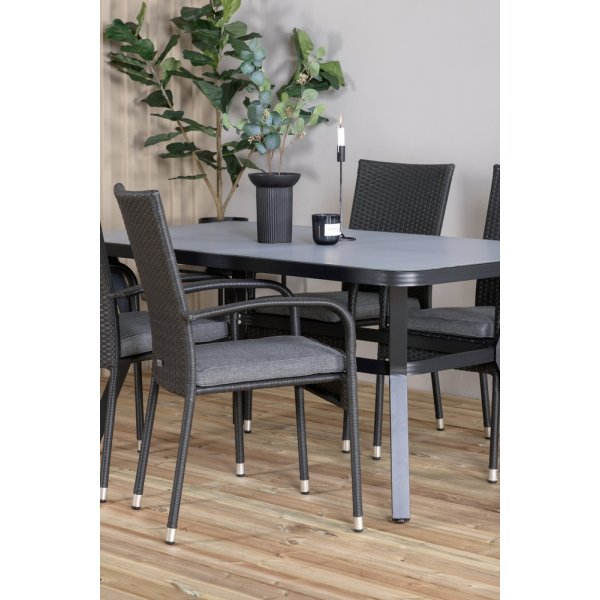 Virya utematgrupp med 4 st Anna stolar - Svart/Grå Virya utematgrupp med 4 st Anna stolar - Svart/Grå