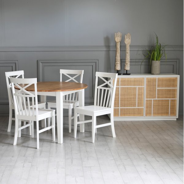 Groupe de salle  manger Dalsland: Table ronde en Chne / Blanc avec 4 chaises de salle  manger blanches Nidinge