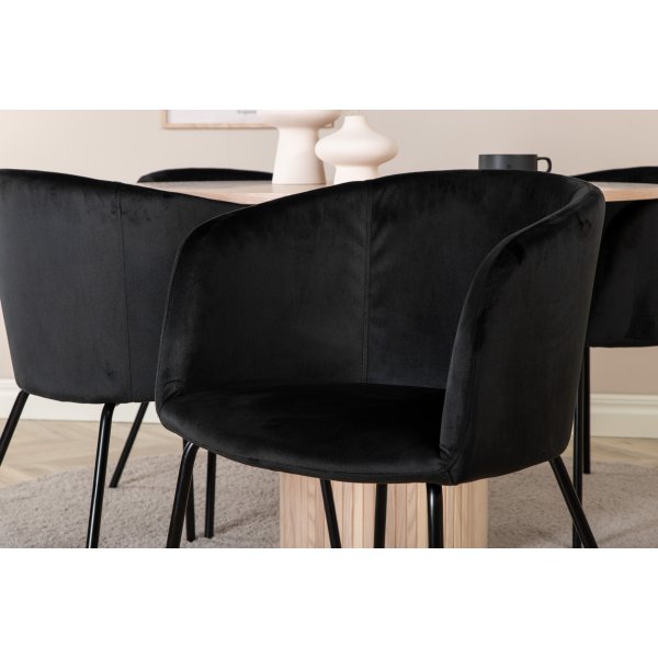 Bianca Matgrupp runt vitputsat matbord med 4 st Berit svart stolar