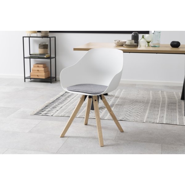 Tina karmstol - Grå/ek Tina karmstol - Grå/ek