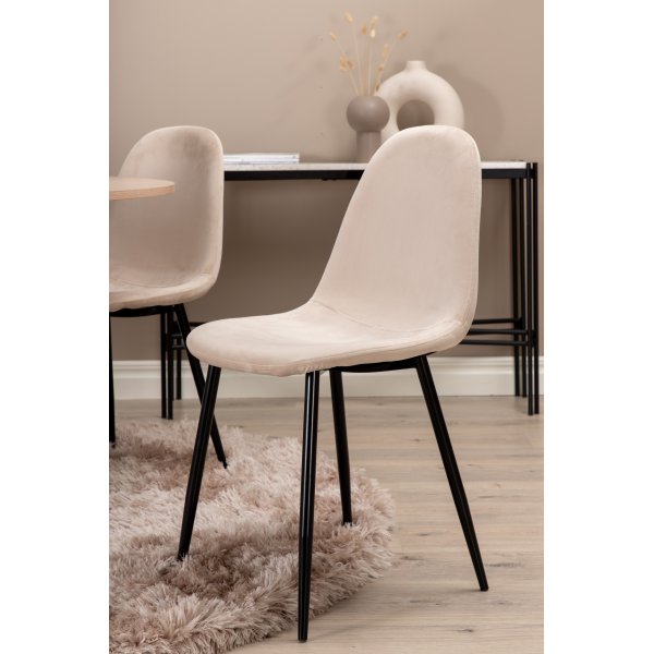 Bianca Matgrupp runt vitputsat matbord med 4 st Polar beige stolar Bianca Matgrupp runt vitputsat matbord med 4 st Polar beige stolar
