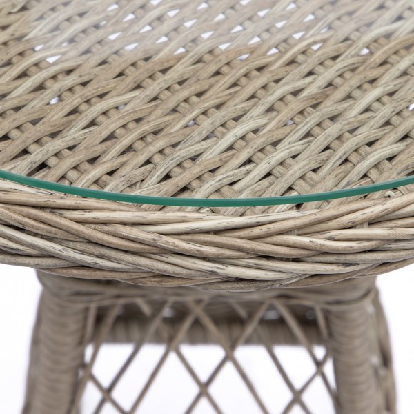 Utegrupp i konstrotting; 2 stolar med sidobord Utegrupp i konstrotting; 2 stolar med sidobord