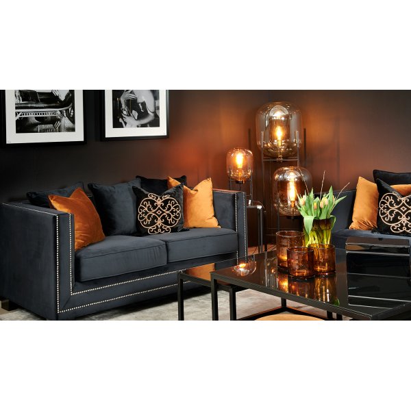 Cloude 2-sits soffa med nitar - Svart (Sammet) Cloude 2-sits soffa med nitar - Svart (Sammet)