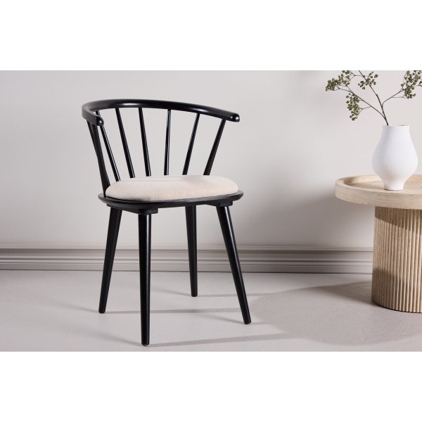 Matstol Bobby i svart gummiträ - beige dyna Matstol Bobby i svart gummiträ - beige dyna