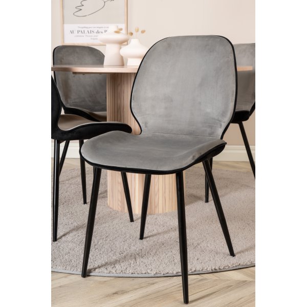 Bianca Matgrupp runt vitputsat matbord med 4 st Emma gr�/svart stolar