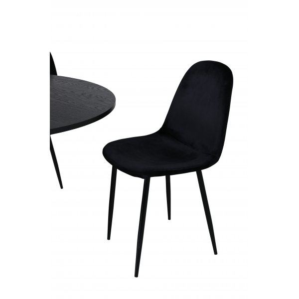 Bianca Matgrupp runt svart matbord med 4 st Polar svart stolar