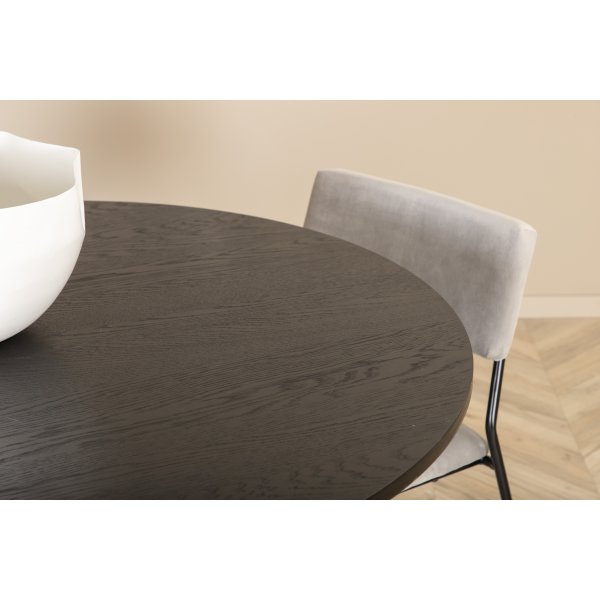 Bianca Matgrupp runt svart matbord med 4 st Kenth grå stolar Bianca Matgrupp runt svart matbord med 4 st Kenth grå stolar