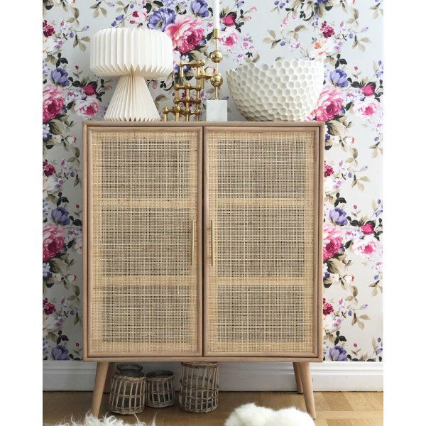 Sk�p i tr� och natur / rotting - React + M�beltassar