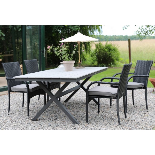 Stokke utematgrupp bord med 4 st stapelbara stolar - Gr/svart