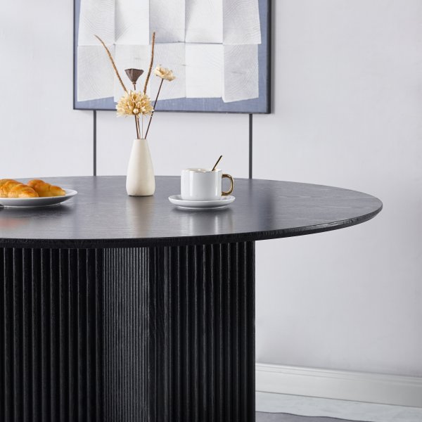 Matgrupp Crossby bord �120cm i svartbetsad ek med 4st Wilma matstol i vitt teddy