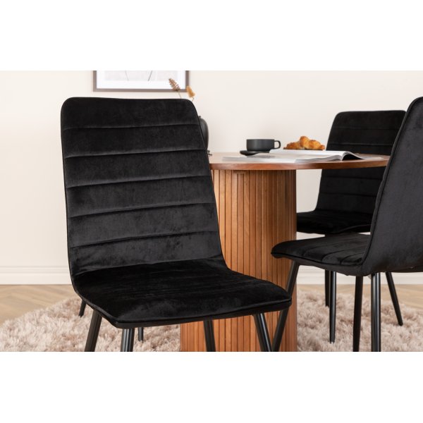 Bianca Matgrupp runt valnöt matbord med 4 st Windu Lyx svart stolar Bianca Matgrupp runt valnöt matbord med 4 st Windu Lyx svart stolar