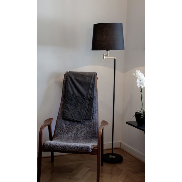 Lampadaire Birka / Noir/laiton mat Lampadaire Birka / Noir/laiton mat
