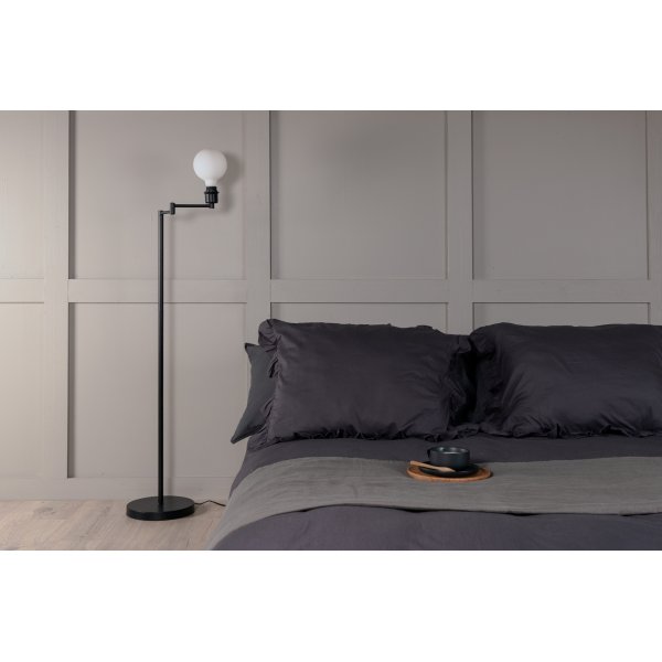 Lola golvlampa - Svart Lola golvlampa - Svart