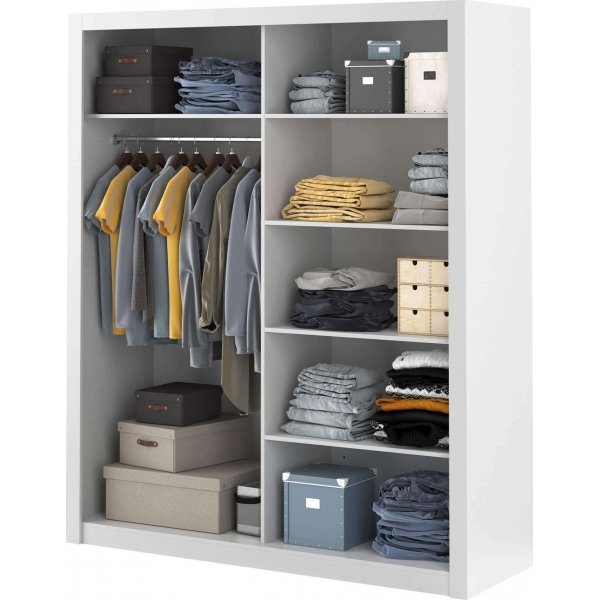 Grderob med inredning och skjutdrrar