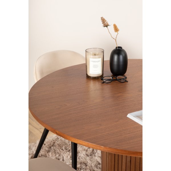 Bianca Matgrupp runt valnt matbord med 4 st Velvet beige stolar