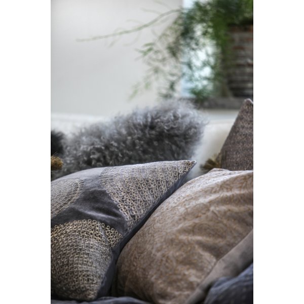 Celine kuddfodral 45x45 cm - Beige / Guld Celine kuddfodral 45x45 cm - Beige / Guld