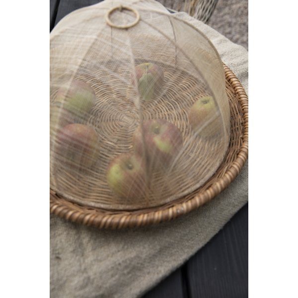 Utegrupp: svart matbord runt Ø112 cm med 4 st karmstolar Utegrupp: svart matbord runt Ø112 cm med 4 st karmstolar