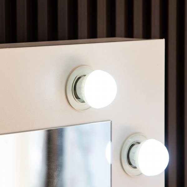 Facada sminkbord med spegel och LED-belysning Facada sminkbord med spegel och LED-belysning