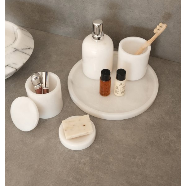 Badrumsset i vit Thassosmarmor med 7 delar