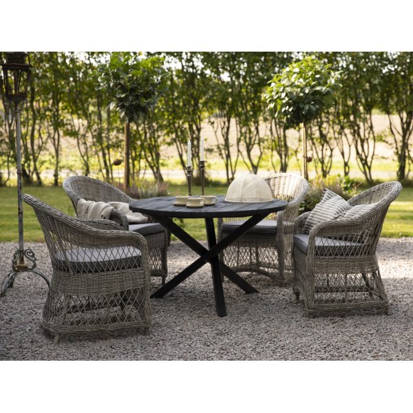 Utegrupp Marbella: Scottsdale runt svart matbord Ø112 cm inklusive 4 st Marbella karmstolar i grå konstrotting Utegrupp Marbella: Scottsdale runt svart matbord Ø112 cm inklusive 4 st Marbella karmstolar i grå konstrotting