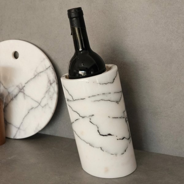 Vinhllare i vit marmor frn Sicilien